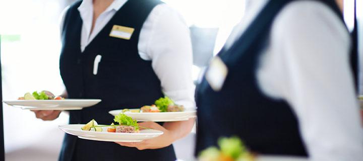 Nous produisons des repas en bocaux et des plats cuisinés pour room-service en hôtels.